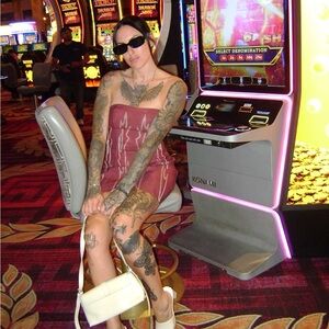 🔥 Burgundy Strapless Mini Dress – Size [small] 🔥